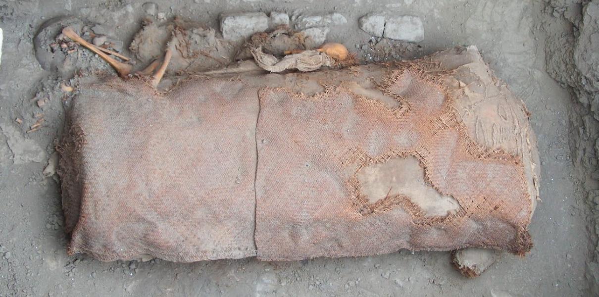 Fardo funerario de la Señora de Cao, hallado en la Huaca Cao Viejo